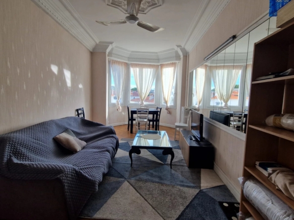 Beau 2 pièces de 40 m² – Immeuble de caractère proche mer, commerces et gare - Tanit Immobilier