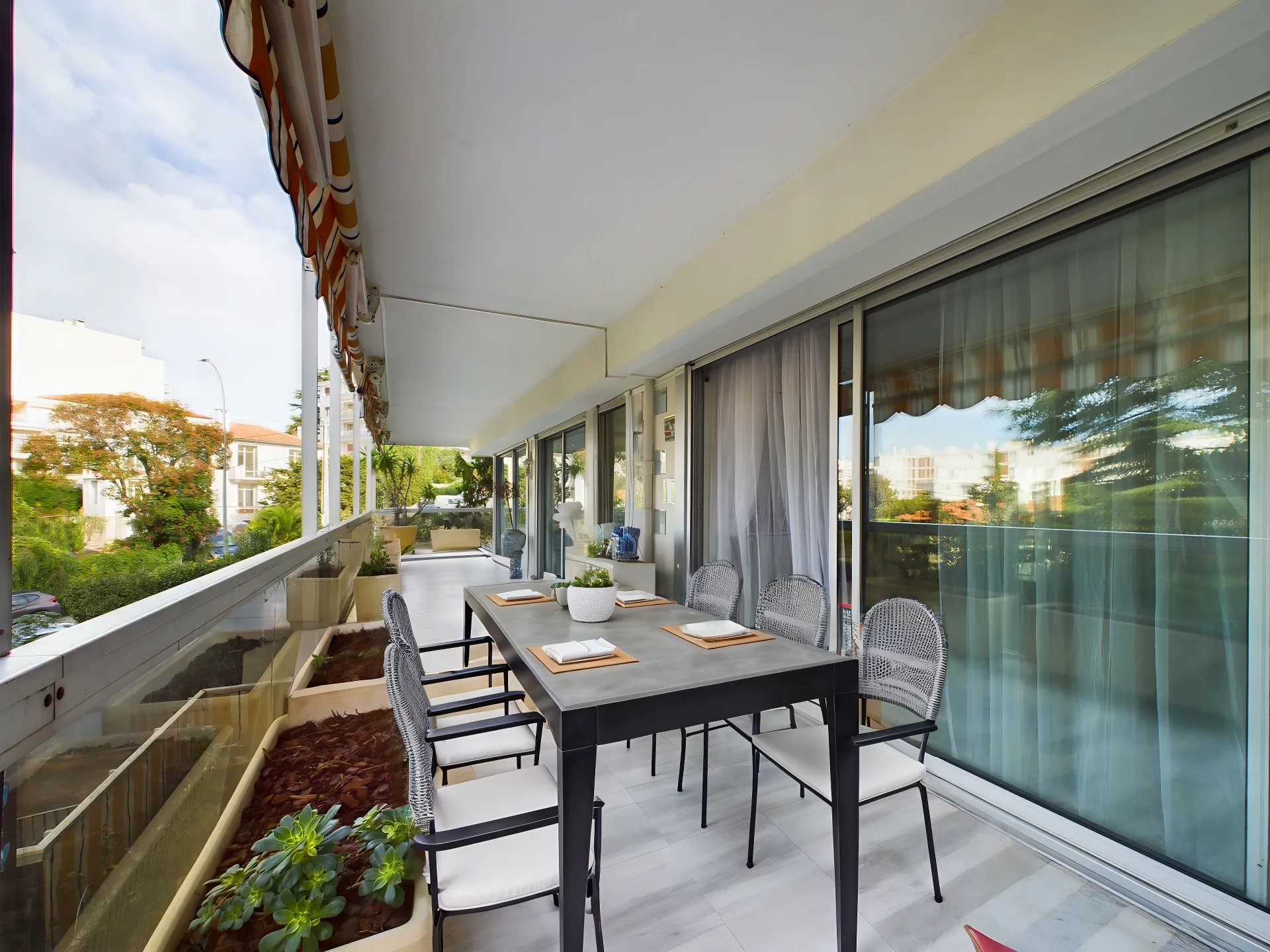 06b48a764ab48b80af6a4a3adc252333_9bb26983a1_1920-original.jpg À VENDRE : APPARTEMENT 3 PIÈCES AVEC GRANDE TERRASSE ET PISCINE