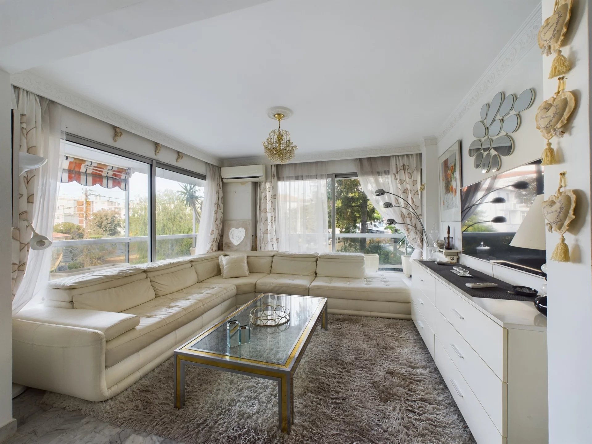 08829a1af77f90da8b74804acaad35c4_584c4d09b4_1920-original.jpg À VENDRE : APPARTEMENT 3 PIÈCES AVEC GRANDE TERRASSE ET PISCINE