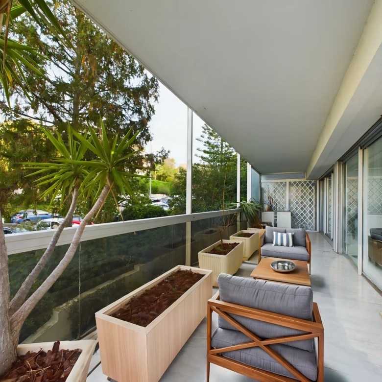À VENDRE : APPARTEMENT 3 PIÈCES AVEC GRANDE TERRASSE ET PISCINE