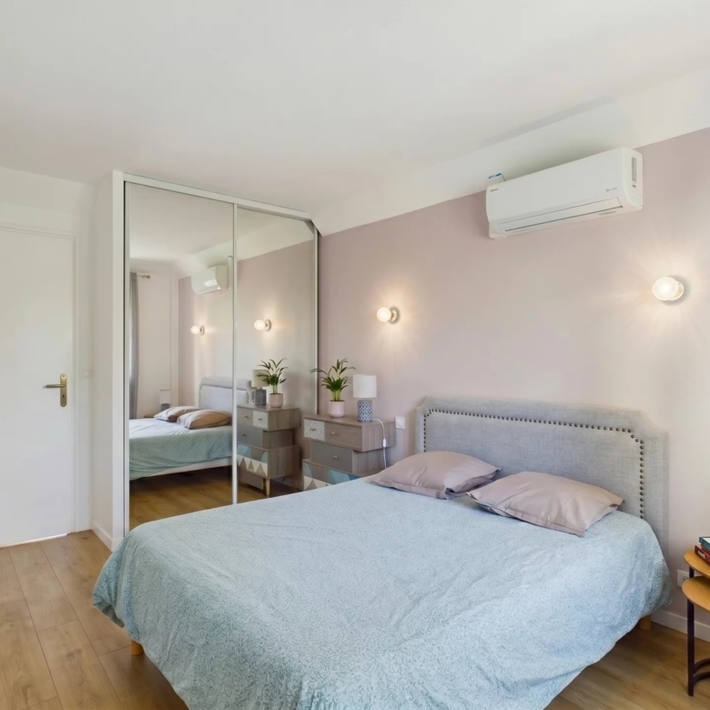 Juan-les-Pins – Appartement 2 pièces rénové avec terrasse, emplacement central