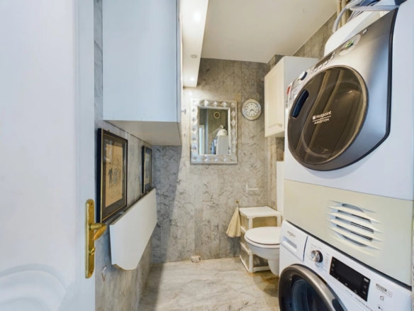 À VENDRE : APPARTEMENT 3 PIÈCES AVEC GRANDE TERRASSE ET PISCINE