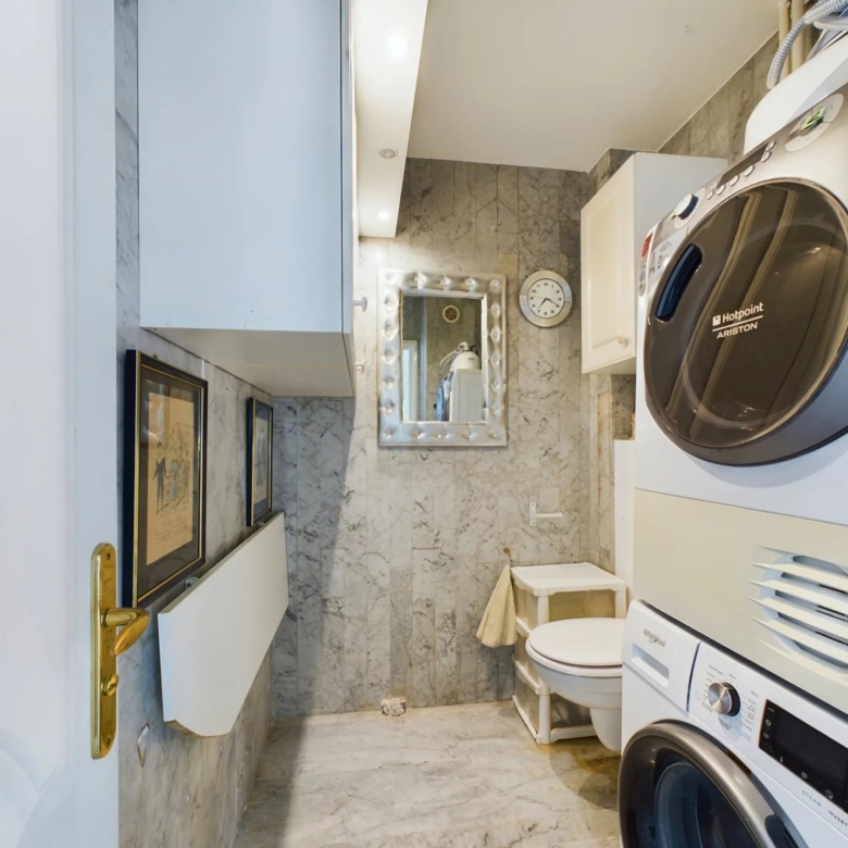 À VENDRE : APPARTEMENT 3 PIÈCES AVEC GRANDE TERRASSE ET PISCINE