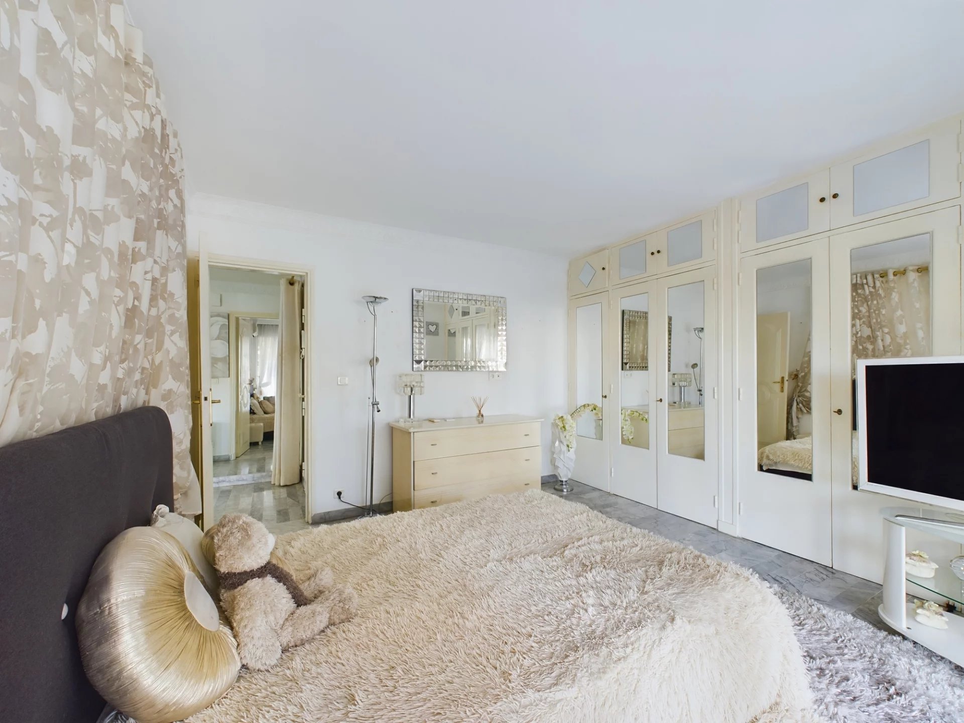 356adf3478f4c904f9095e3004f9c742_a8d56501b4_1920-original.jpg À VENDRE : APPARTEMENT 3 PIÈCES AVEC GRANDE TERRASSE ET PISCINE