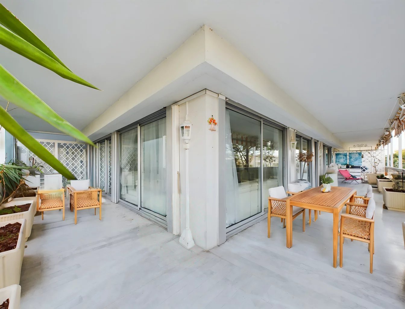 3872505df302b9e94158837c6a4c682e_88fd1169e7_1344-original.jpg À VENDRE : APPARTEMENT 3 PIÈCES AVEC GRANDE TERRASSE ET PISCINE