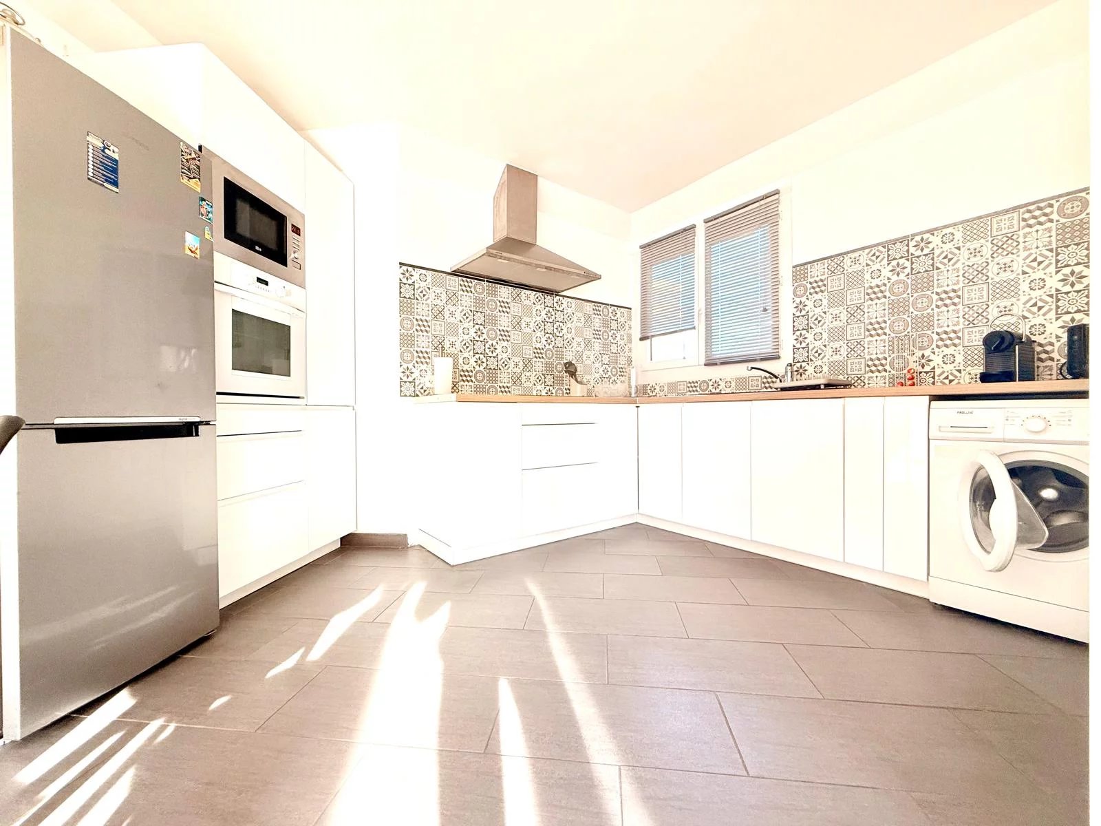 3f14f14a9b3119ee2df8ed847391c51d_5794f71e89_1600-original.jpg Juan-les-Pins – Appartement 2 pièces rénové avec terrasse, emplacement central
