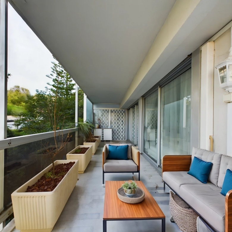 À VENDRE : APPARTEMENT 3 PIÈCES AVEC GRANDE TERRASSE ET PISCINE