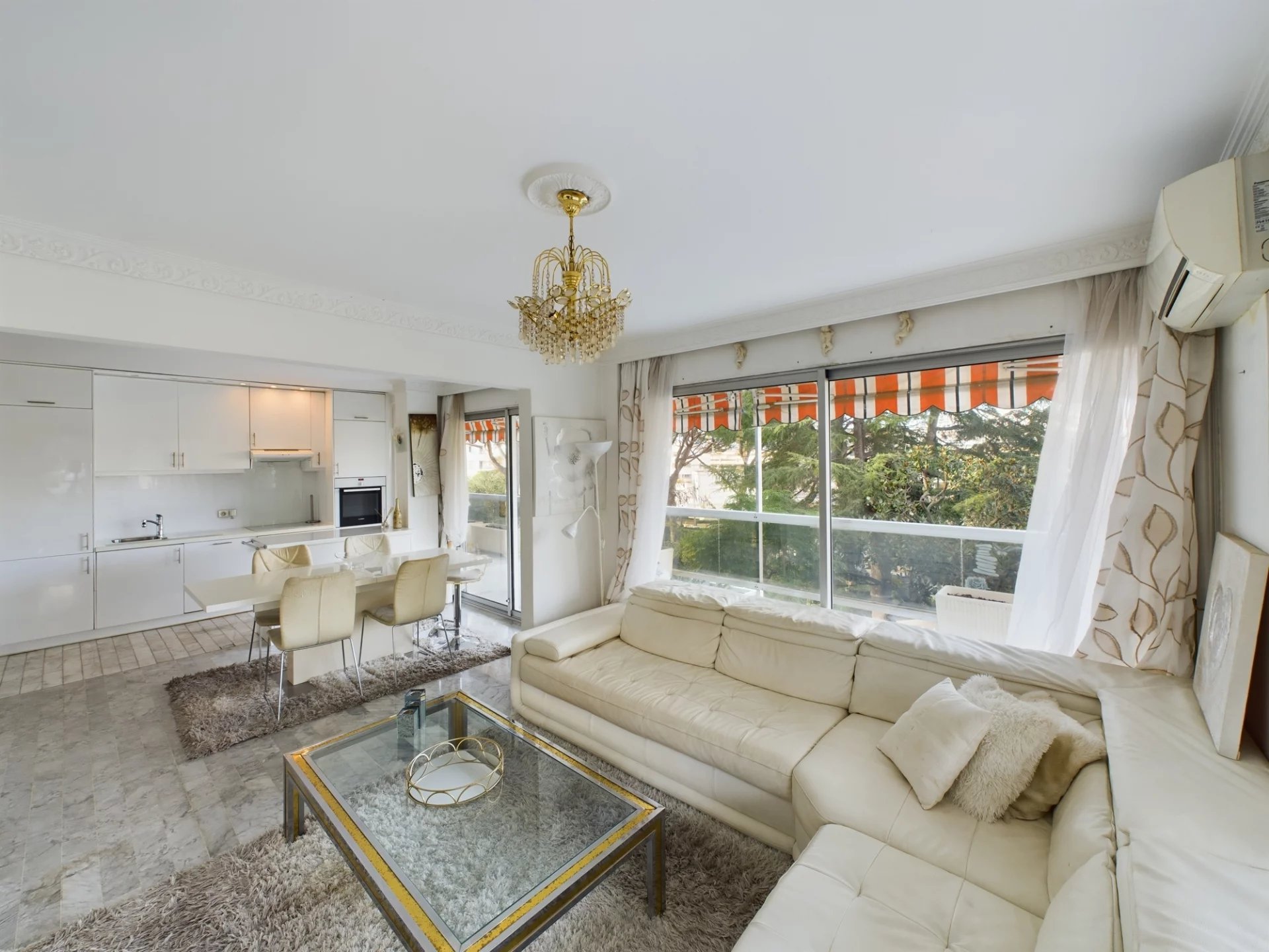 7f6e68271106b674b48870ab121dbfdf_1d38f96b21_1920-original.jpg À VENDRE : APPARTEMENT 3 PIÈCES AVEC GRANDE TERRASSE ET PISCINE