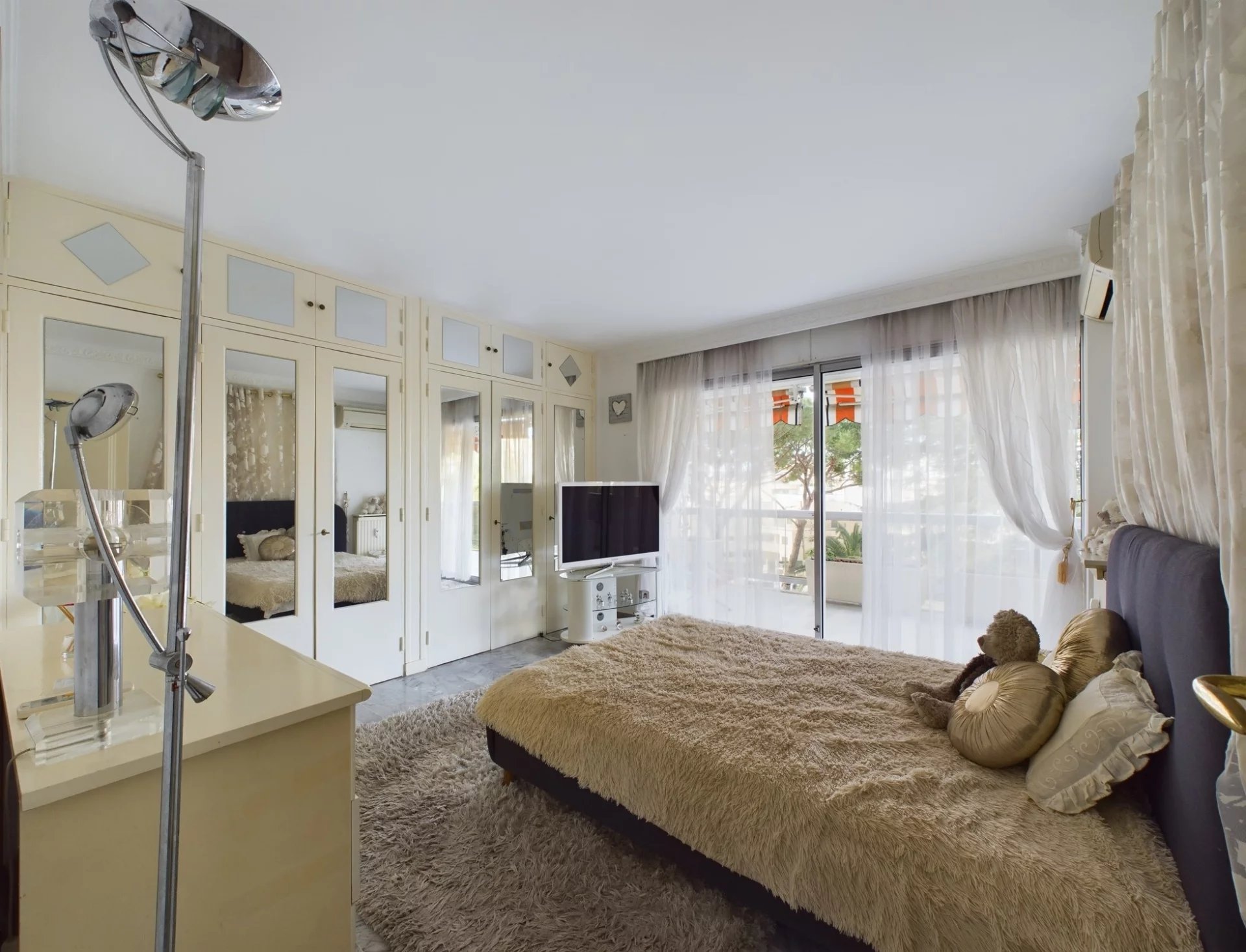 8cfdeb9e4a0cb420fe588d802d227084_d5ec7afb81_1920-original.jpg À VENDRE : APPARTEMENT 3 PIÈCES AVEC GRANDE TERRASSE ET PISCINE