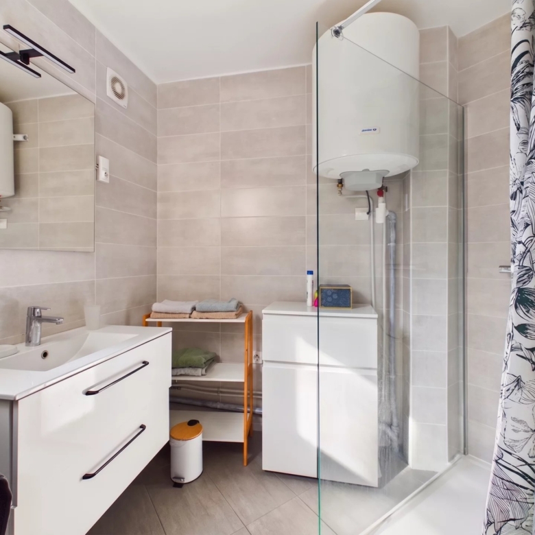 Juan-les-Pins – Appartement 2 pièces rénové avec terrasse, emplacement central