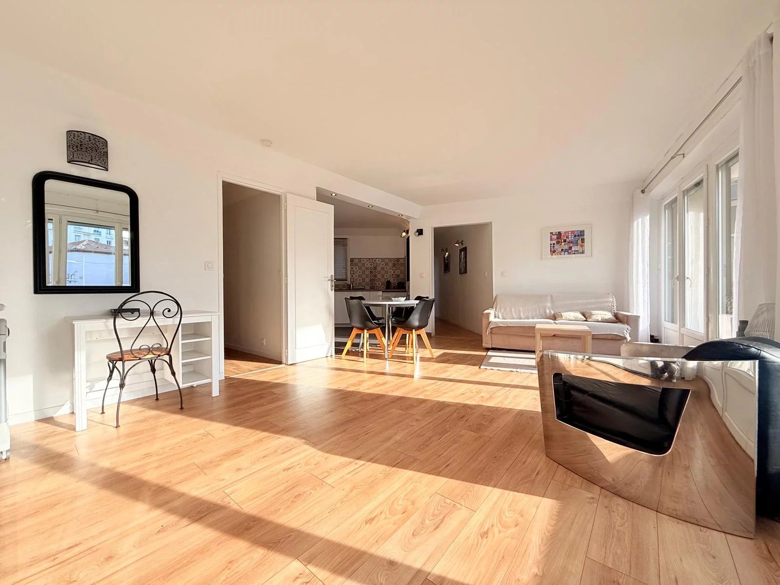 a1fbd5bb83054fa174cd8f0711bea0ba_fdc76eafd2_1600-original.jpg Juan-les-Pins – Appartement 2 pièces rénové avec terrasse, emplacement central
