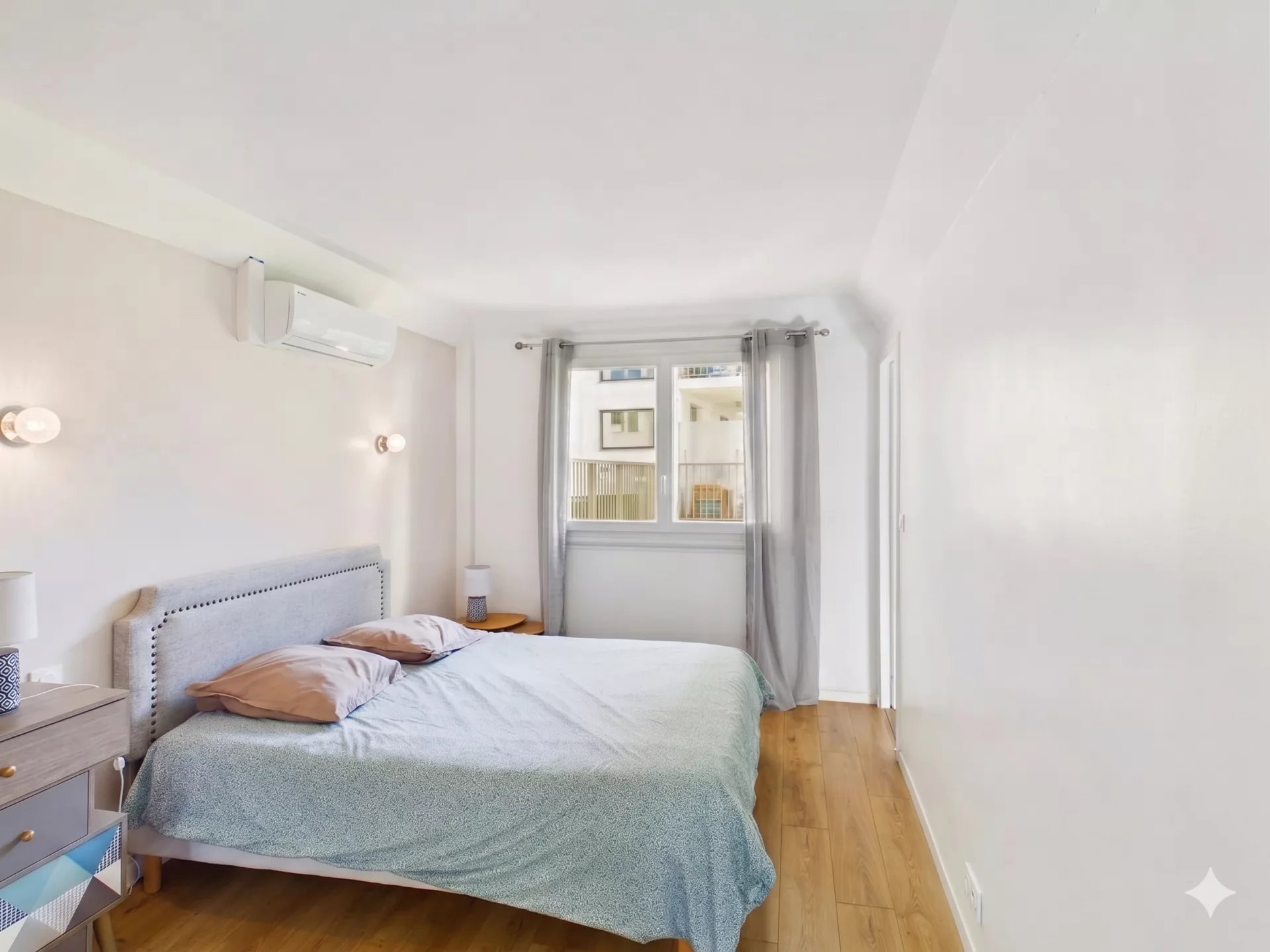 b9624d70c7e05015c586ee2f049a0199_ddbe3b4588_1920-original.jpg Juan-les-Pins – Appartement 2 pièces rénové avec terrasse, emplacement central