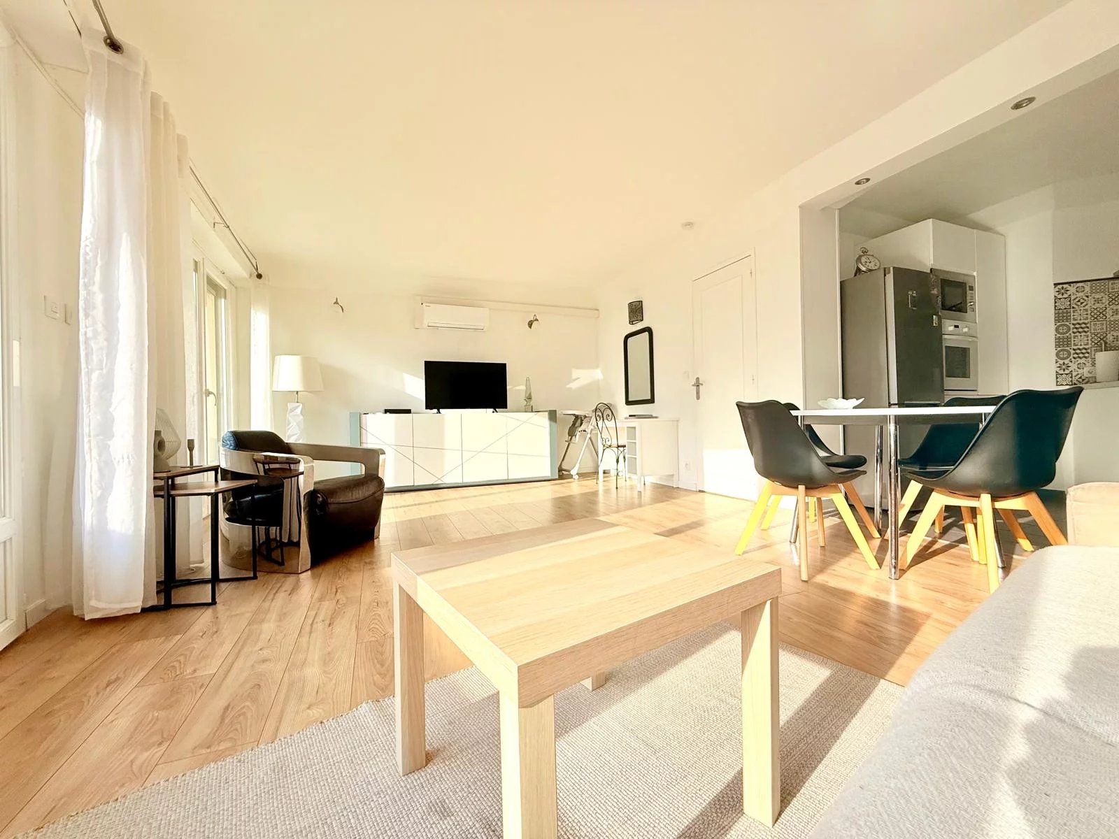 Juan-les-Pins – Appartement 2 pièces rénové avec terrasse, emplacement central - Vendu - Tanit Immobilier