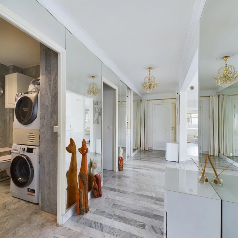 À VENDRE : APPARTEMENT 3 PIÈCES AVEC GRANDE TERRASSE ET PISCINE
