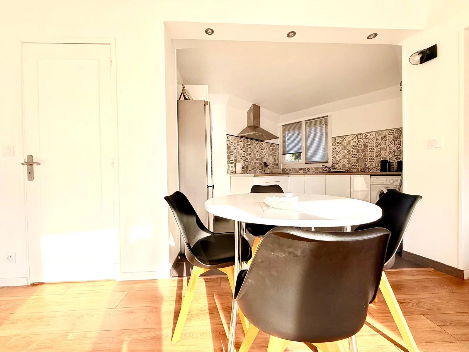 ea7263e44358bea0e4828c64441eae29_bdf6b0f96a_1600-original.jpg Juan-les-Pins – Appartement 2 pièces rénové avec terrasse, emplacement central