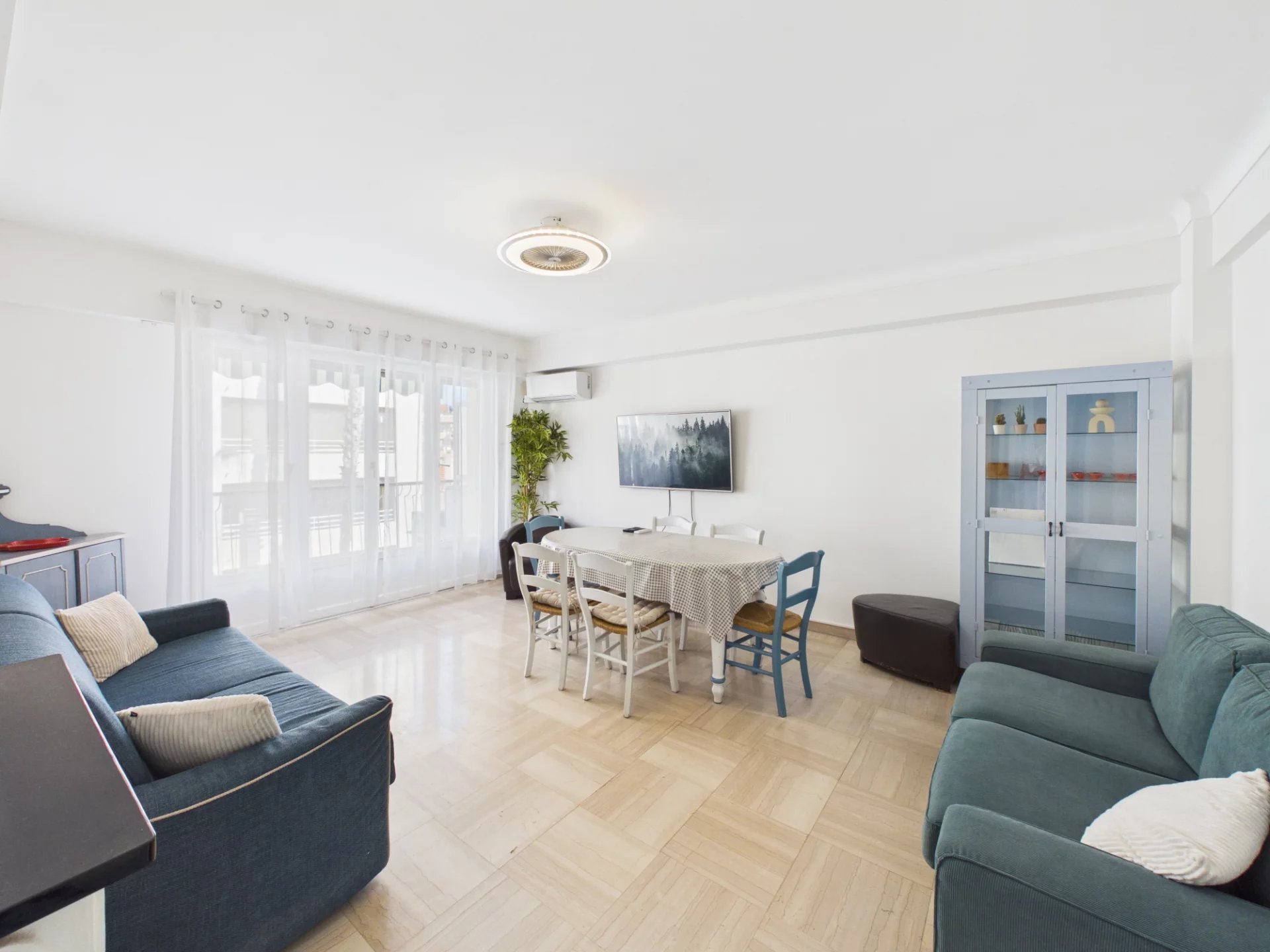 96837610c0e03265b88f20e3ec41eb5f_0d98a5234e_1920-original.jpg 🏡 À VENDRE – Superbe 2 pièces traversant avec aperçu mer au cœur de Juan-les-Pins – Gare & plages à pied