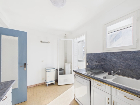 🏡 À VENDRE – Superbe 2 pièces traversant avec aperçu mer au cœur de Juan-les-Pins – Gare & plages à pied