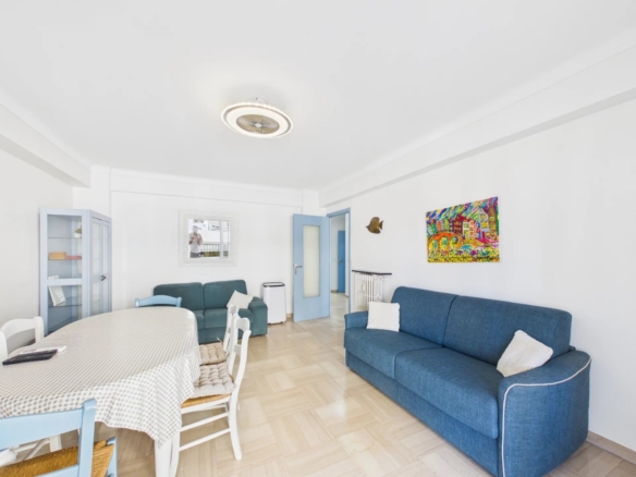 🏡 À VENDRE – Superbe 2 pièces traversant avec aperçu mer au cœur de Juan-les-Pins – Gare & plages à pied