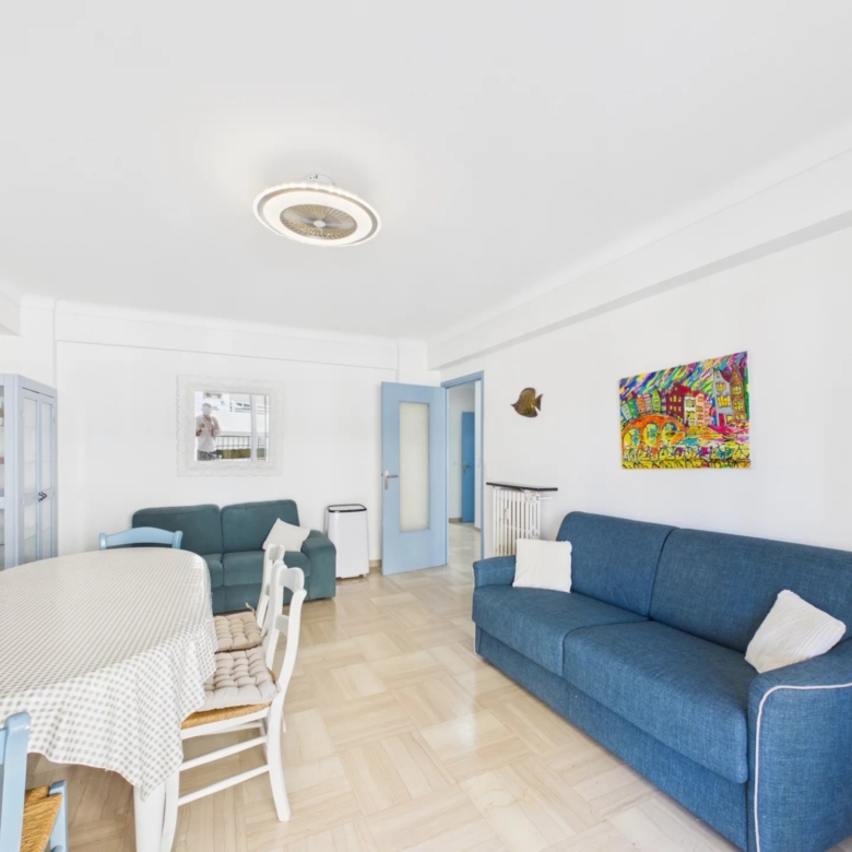 🏡 À VENDRE – Superbe 2 pièces traversant avec aperçu mer au cœur de Juan-les-Pins – Gare & plages à pied