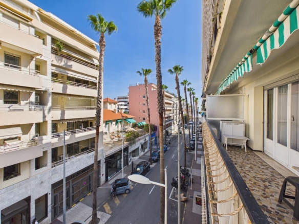 🏡 À VENDRE – Superbe 2 pièces traversant avec aperçu mer au cœur de Juan-les-Pins – Gare & plages à pied