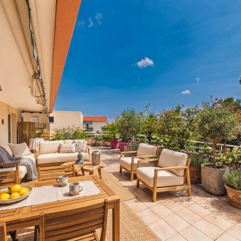 JUAN LES PINS ANTIBES Spacieux 4 pièces avec grande terrasse plein sud – Proche centre et plages