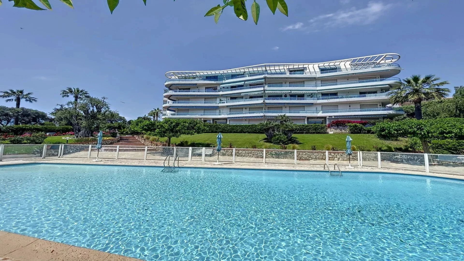 Élégant T3 avec Terrasse et Piscine – À 10 min des Plages - Tanit Immobilier