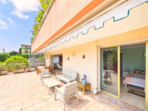 JUAN LES PINS ANTIBES Spacieux 4 pièces avec grande terrasse plein sud – Proche centre et plages