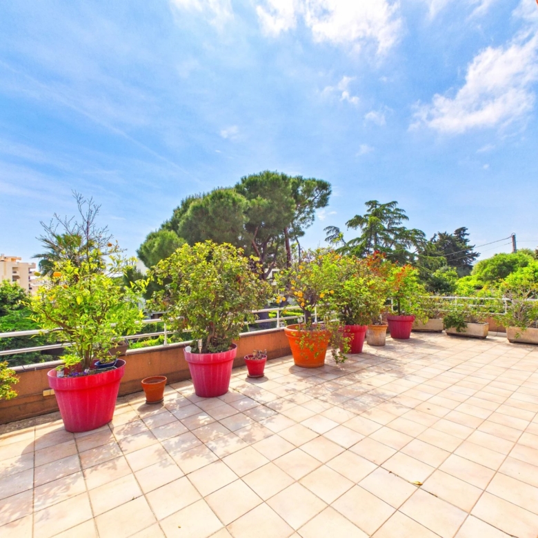 JUAN LES PINS ANTIBES Spacieux 4 pièces avec grande terrasse plein sud – Proche centre et plages