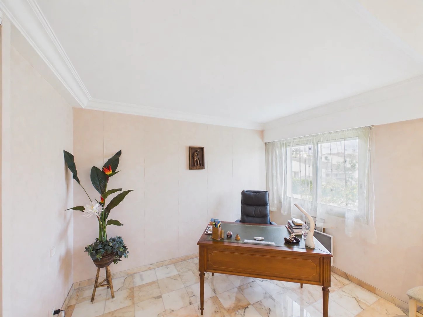 Spacious 4-room apartment with large south-facing terrace – Close to Juan-les-Pins town centre and beaches
