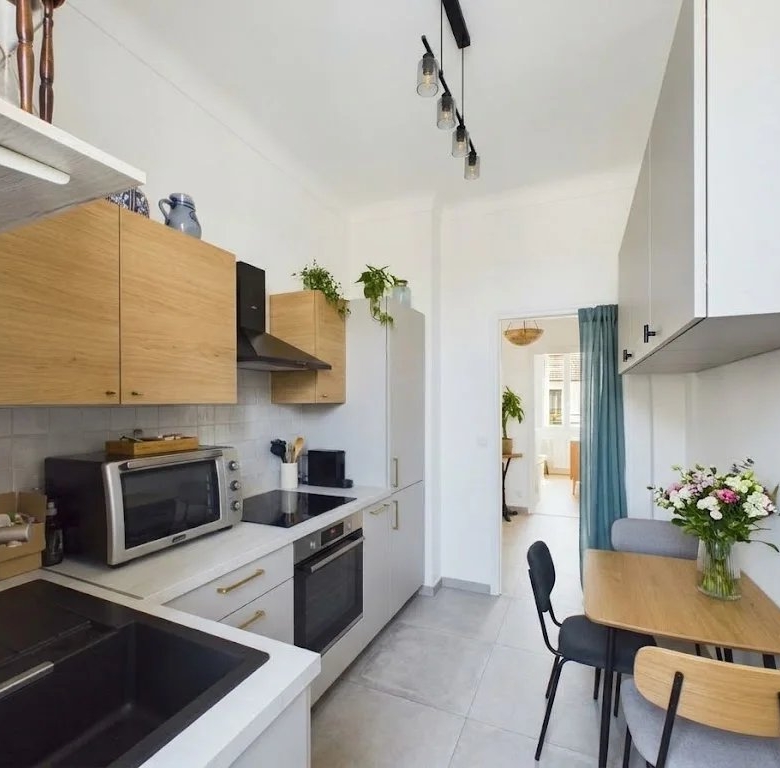 Dernier étage & Emplacement Numéro 1 : Bel appartement bourgeois à fort potentiel !