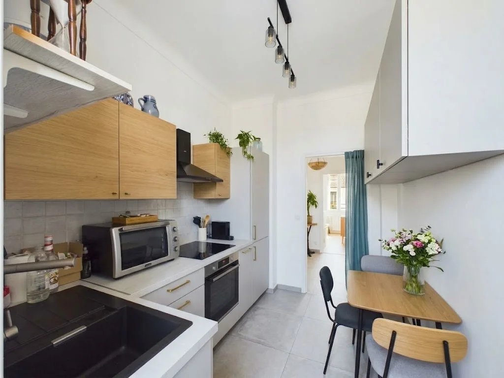 c7525696746012ab18a0a80407eff854_e8095ef780_1024-original.jpg Dernier étage & Emplacement Numéro 1 : Bel appartement bourgeois à fort potentiel !