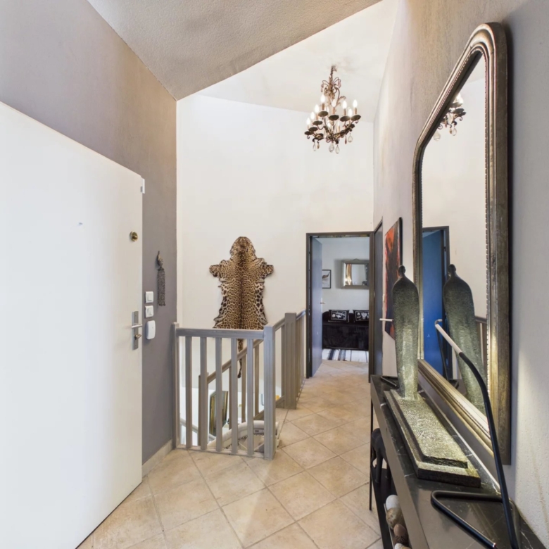 VILLA A VENDRE ANTIBES VALBOSQUET MITOYENNE
