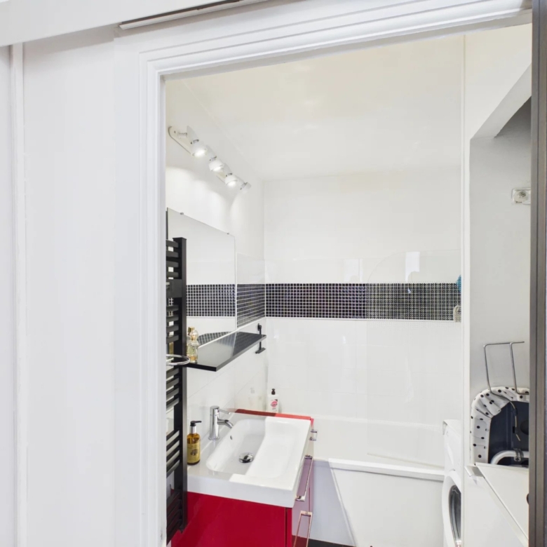 Studio 29 m² avec terrasse et fort potentiel