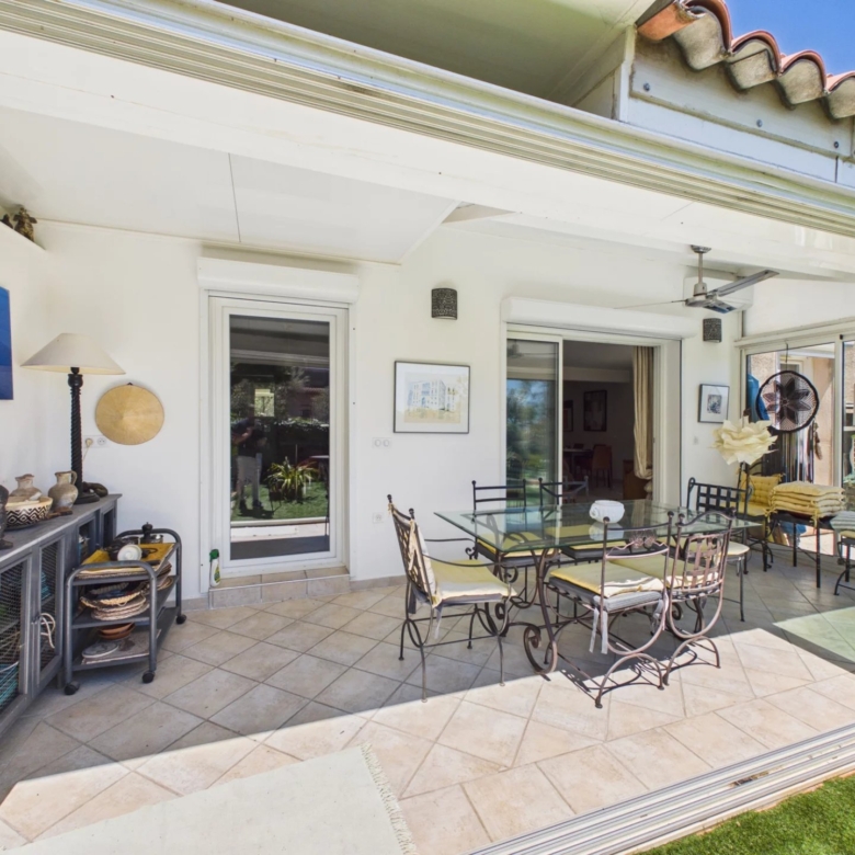 VILLA A VENDRE ANTIBES VALBOSQUET MITOYENNE