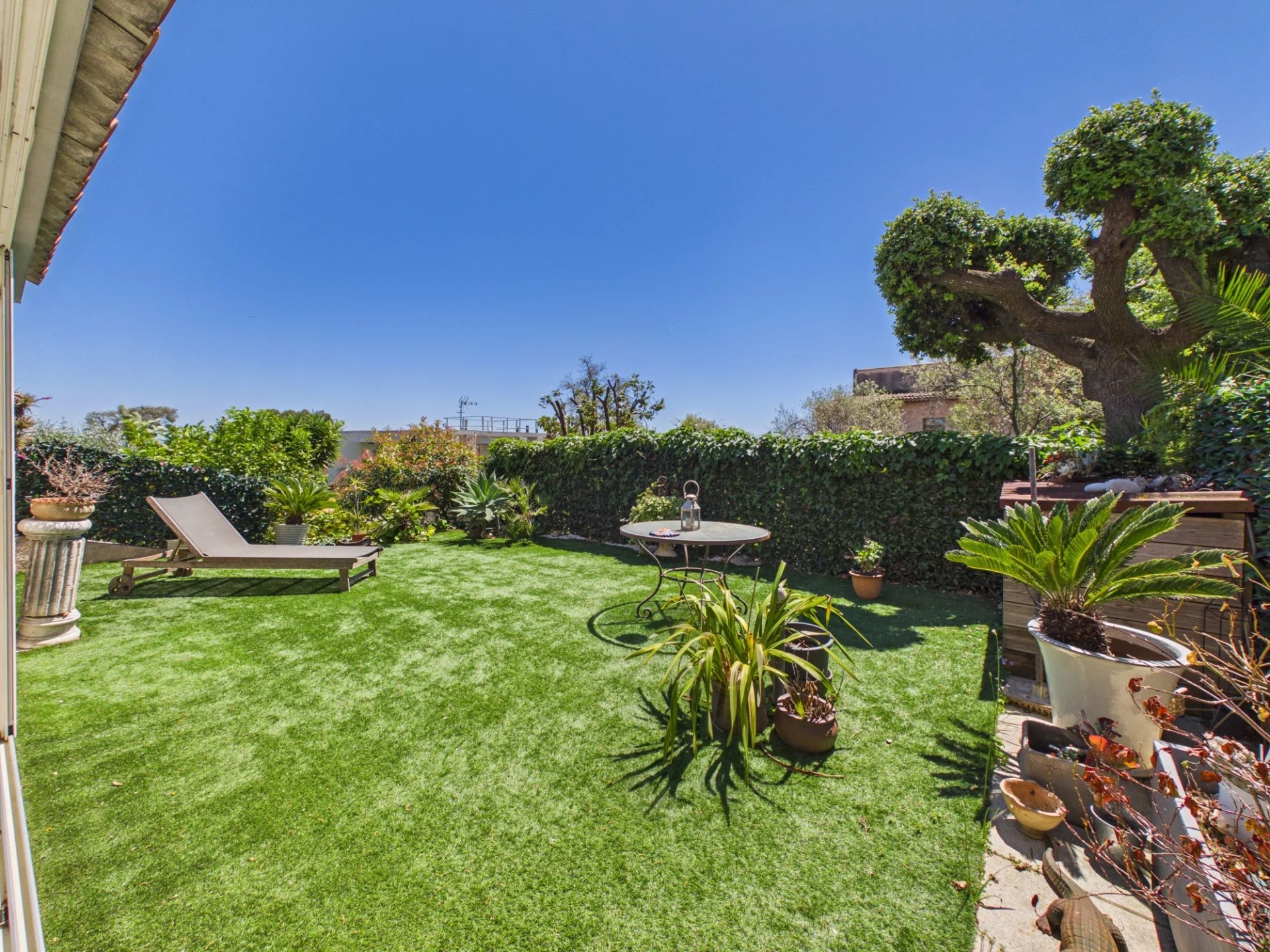 06c78f2f06393dd31eeca2a8c5f3c982_f92a592a24_1920-original.jpg VILLA A VENDRE ANTIBES VALBOSQUET MITOYENNE