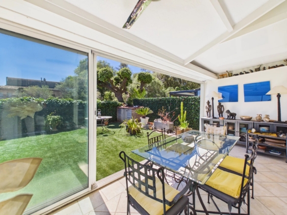 VILLA A VENDRE ANTIBES VALBOSQUET MITOYENNE