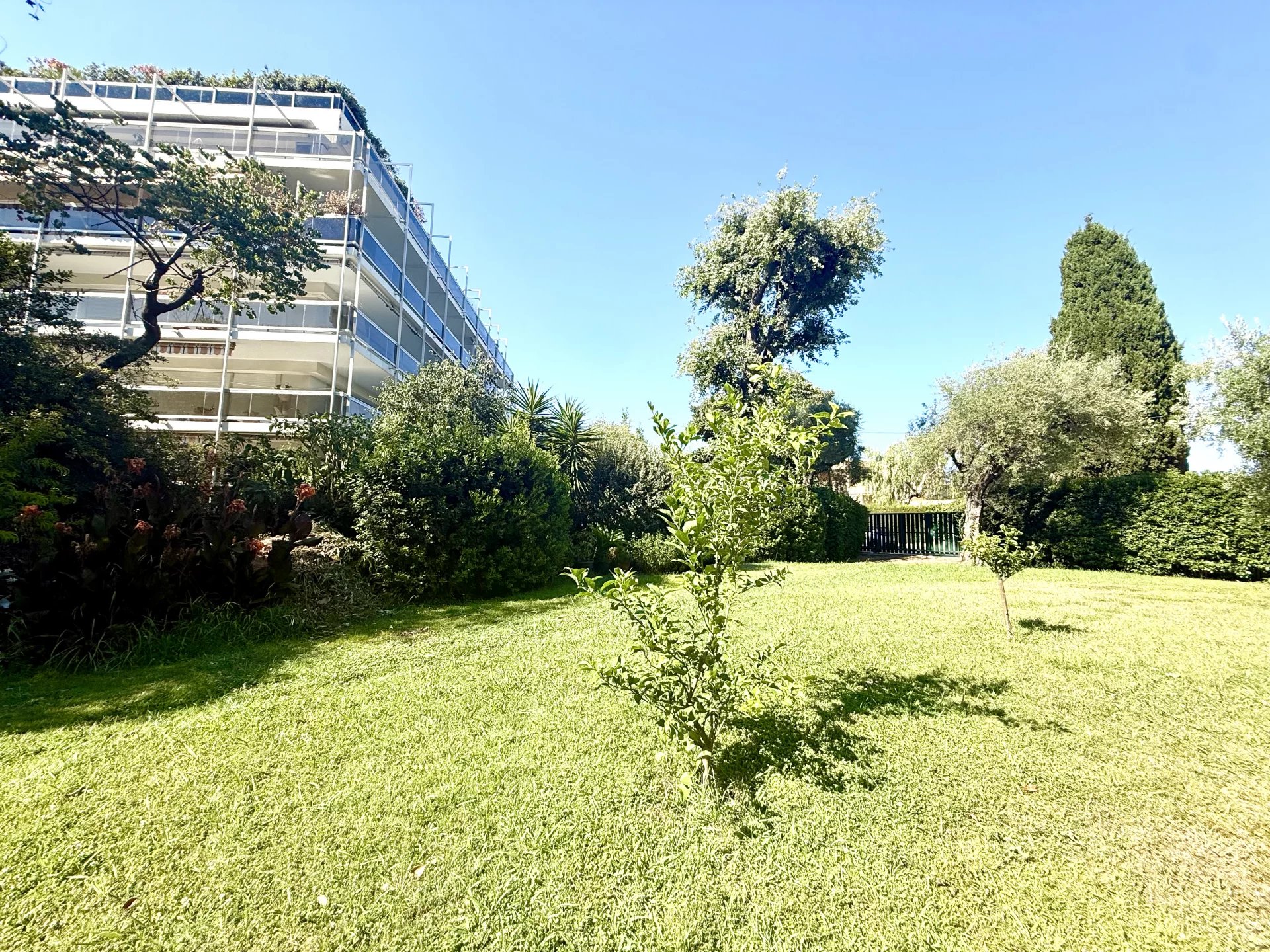 1e64f0ede05ef2f65e9765b04e30d415_1ea1631e15_1920-original.jpg LOCATION ETUDIANTE Studio Cabine de 23 m² – Quartier Rostagne – Résidence avec Piscine et Parc
