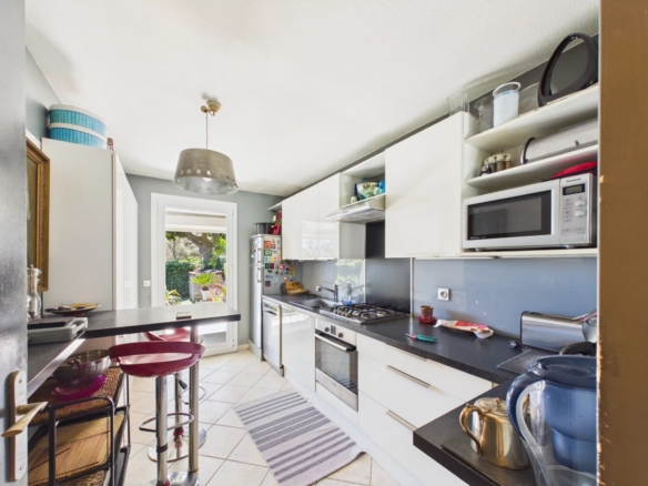 VILLA A VENDRE ANTIBES VALBOSQUET MITOYENNE