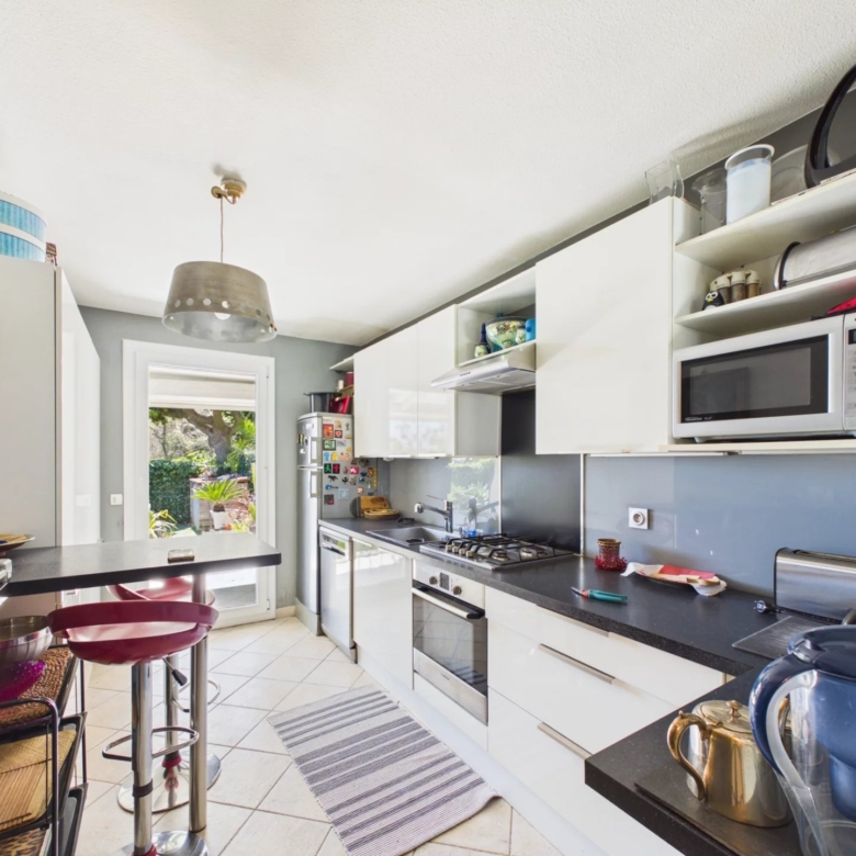 VILLA A VENDRE ANTIBES VALBOSQUET MITOYENNE