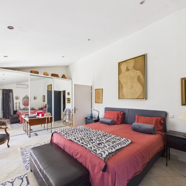 VILLA A VENDRE ANTIBES VALBOSQUET MITOYENNE