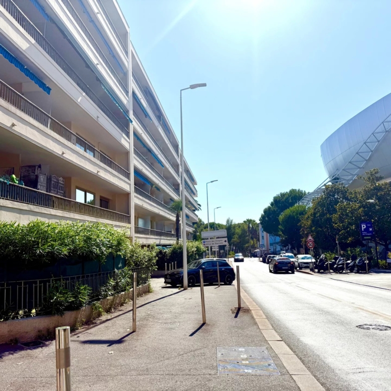 À VENDRE : Garage fermé & sécurisé – Secteur Pinède, Juan-les-Pins
