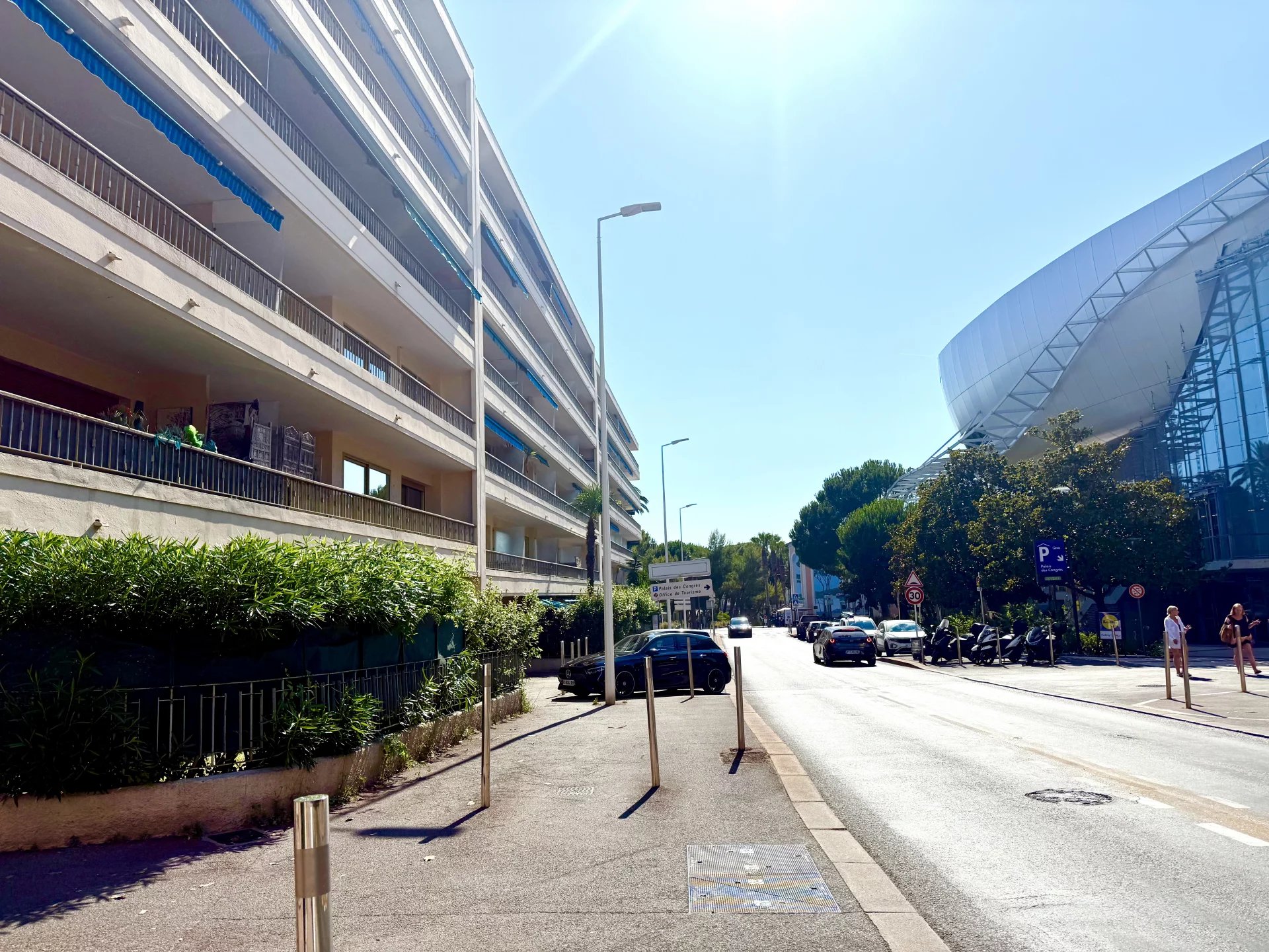 À VENDRE : Garage fermé & sécurisé – Secteur Pinède, Juan-les-Pins - Location - Tanit Immobilier
