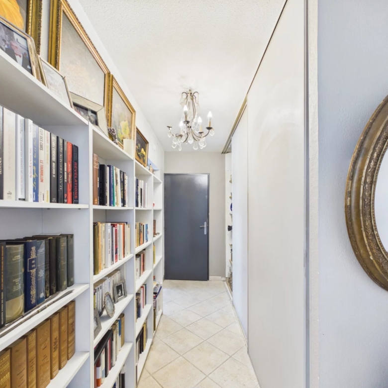 VILLA A VENDRE ANTIBES VALBOSQUET MITOYENNE