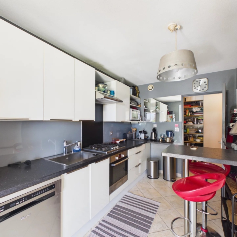 VILLA A VENDRE ANTIBES VALBOSQUET MITOYENNE