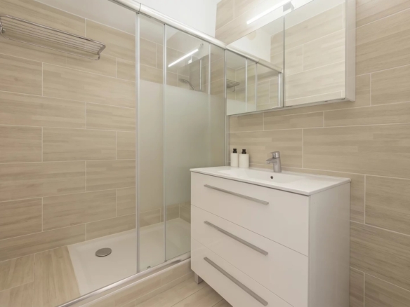 Studio Cabine de 23 m² – Quartier Rostagne – Résidence avec Piscine et Parc