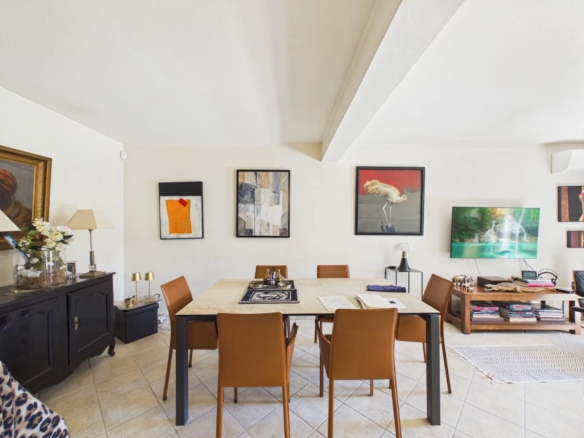 VILLA A VENDRE ANTIBES VALBOSQUET MITOYENNE