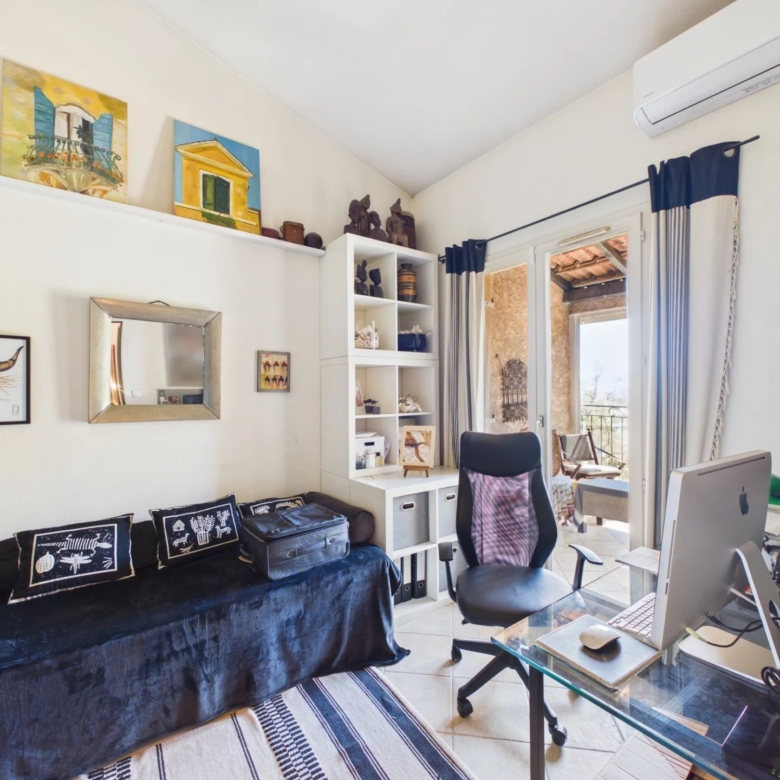 VILLA A VENDRE ANTIBES VALBOSQUET MITOYENNE