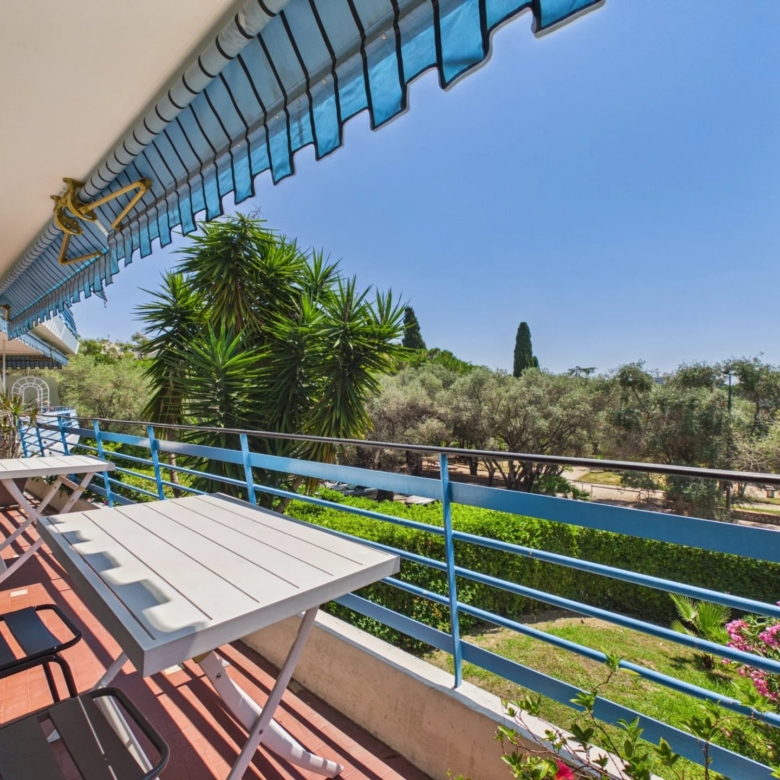 Appartement 4 pièces d’angle avec vaste terrasse – Résidence Parc et Piscine – Garage en sous-sol