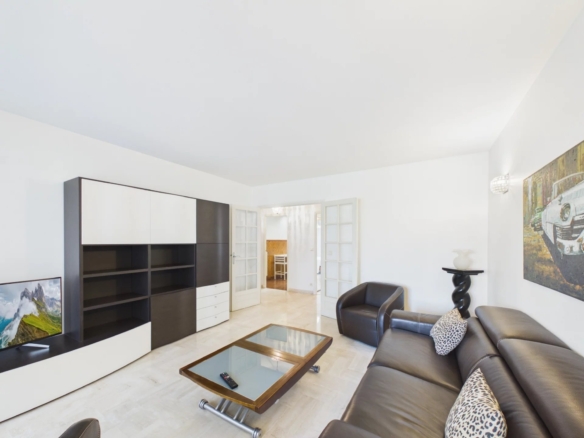 APPARTEMENT 52 M² TRAVERSANT AVEC BALCON ET LOGGIA – PROCHE PLAGES ET COMMODITÉS