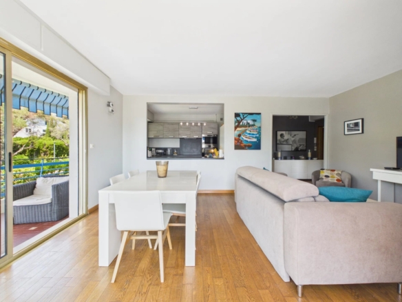 Appartement 4 pièces d’angle avec vaste terrasse – Résidence Parc et Piscine – Garage en sous-sol